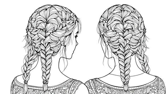 Två unga kvinnor med utarbetade flätade frisyrer sedda bakifrån i detaljerad linjekonst.